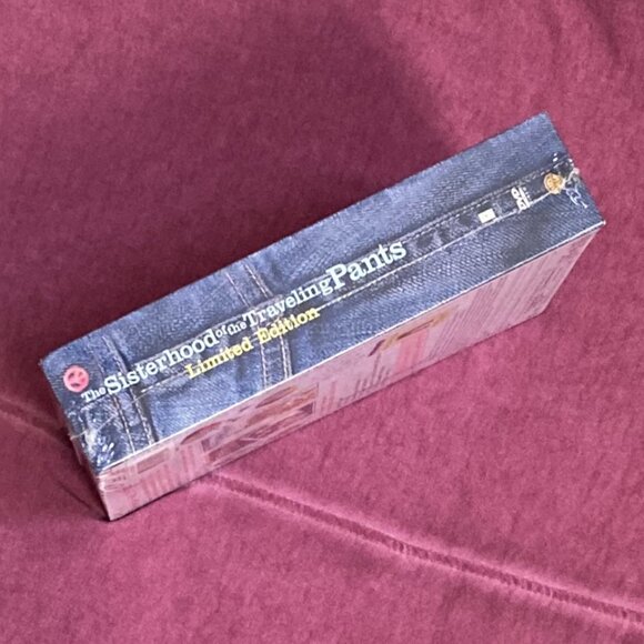 Sisterhood of the Traveling Pants 1 & 2 Limited Edition.  2 DVD Movies + Book - Picture 3 of 4